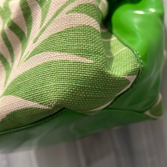 KATE SPADE  Leaf Green & Cream Tropical Canvas Patent Leather  Shoulder Bag EUC - Picture 5 of 17